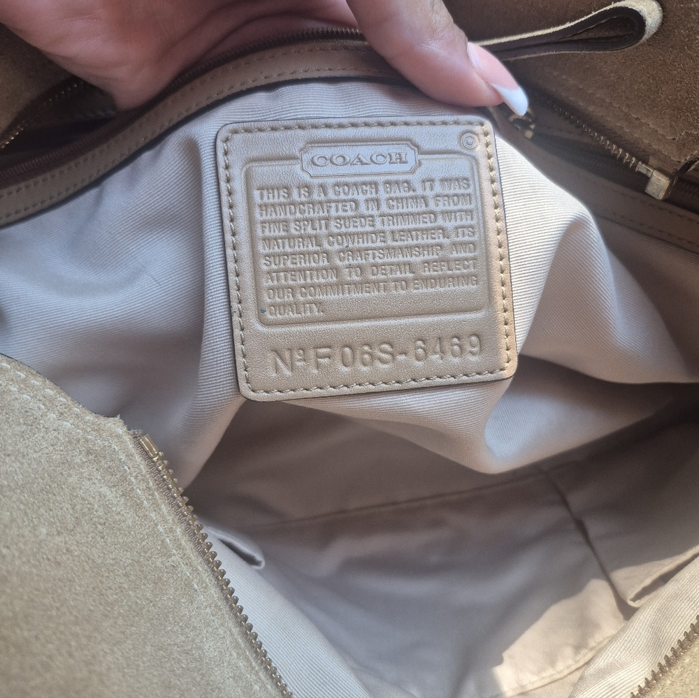 Suede Coach - Picture 4 of 7